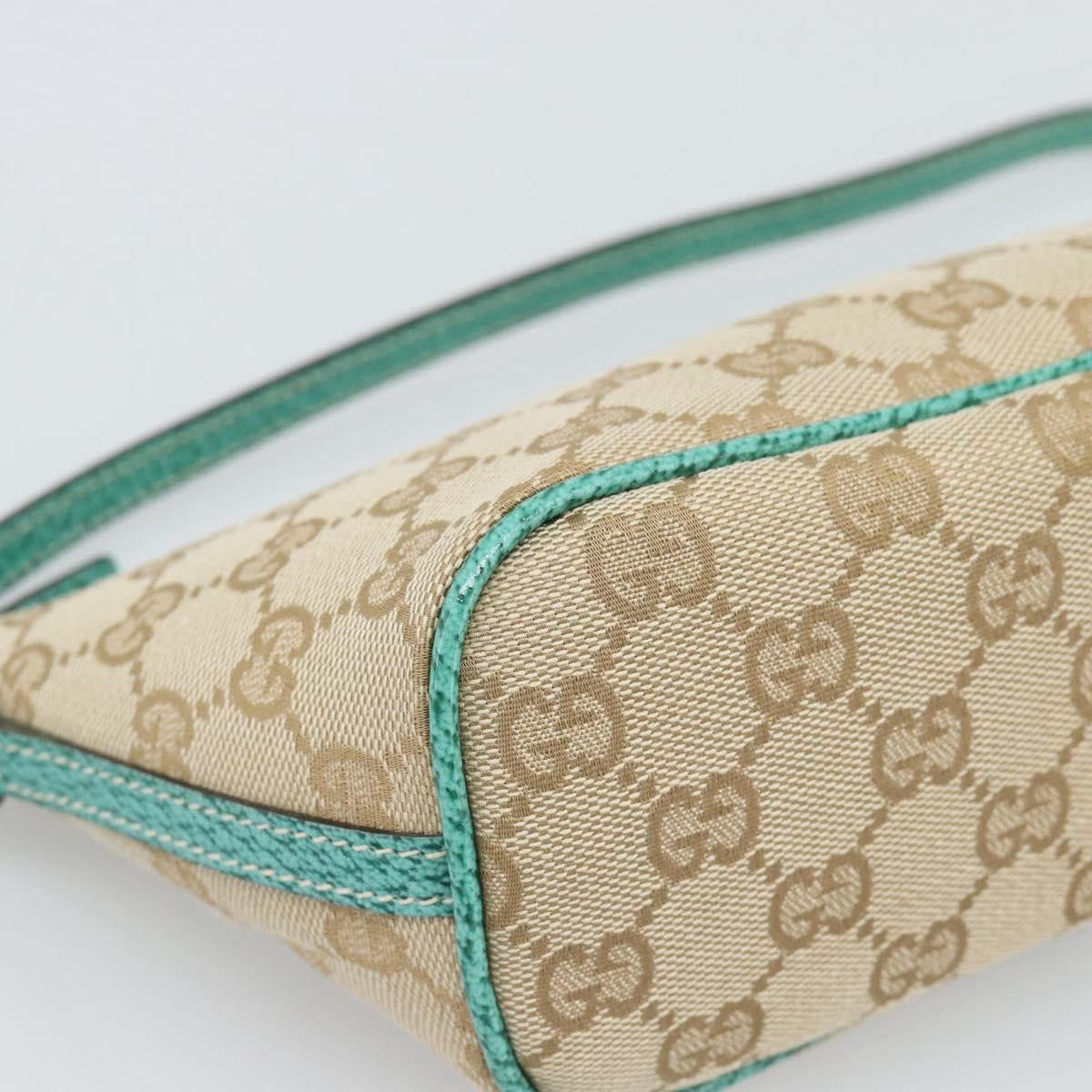 Gucci Boat Bag Beige