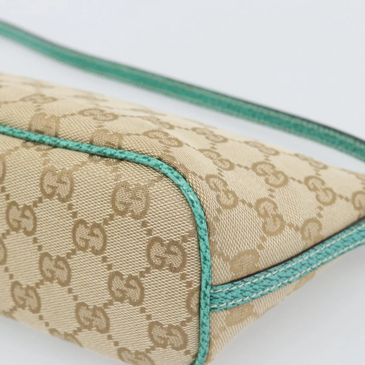 Gucci Boat Bag Beige