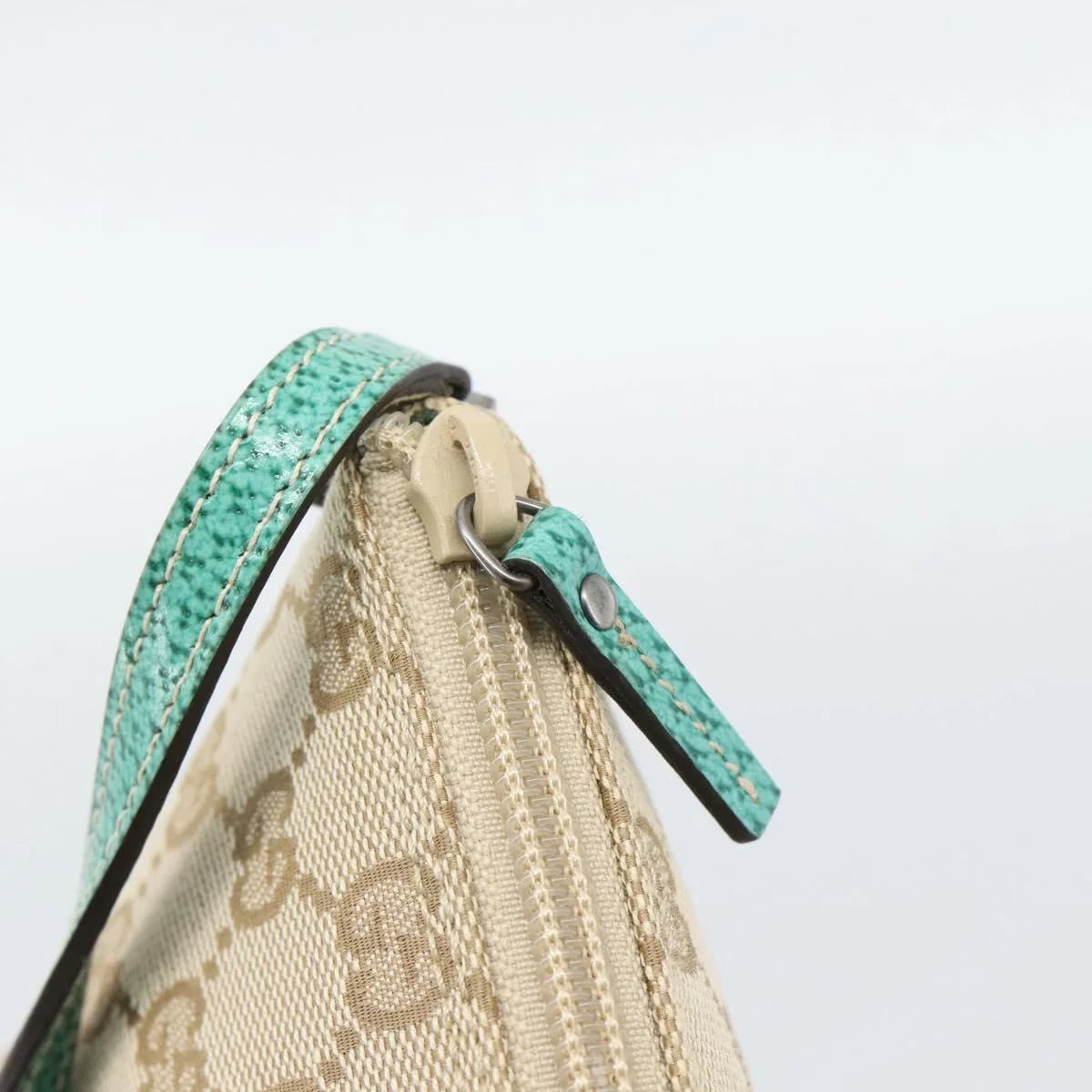 Gucci Boat Bag Beige