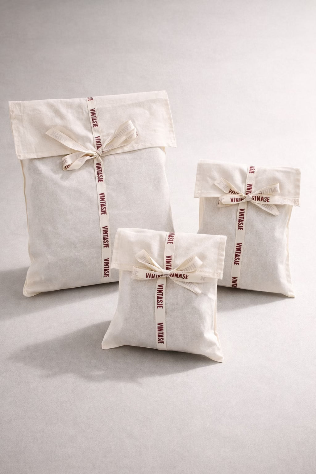 The Vintasje Dust Bag