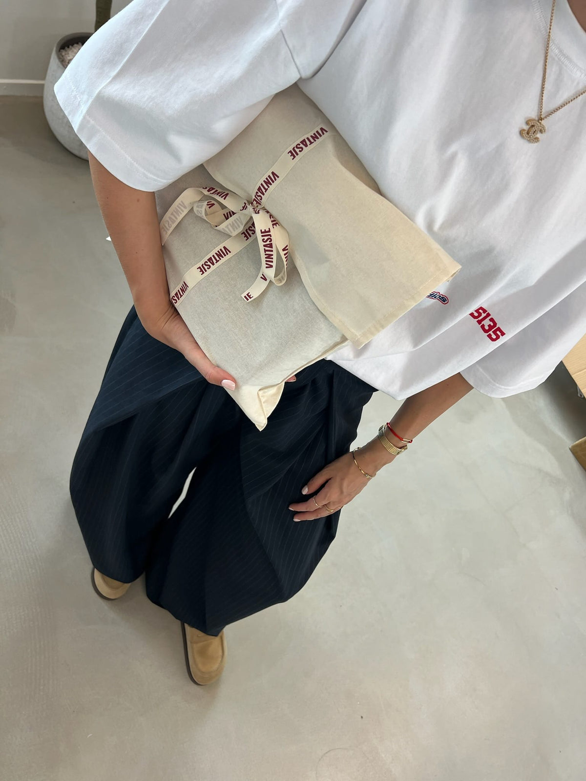 The Vintasje Dust Bag