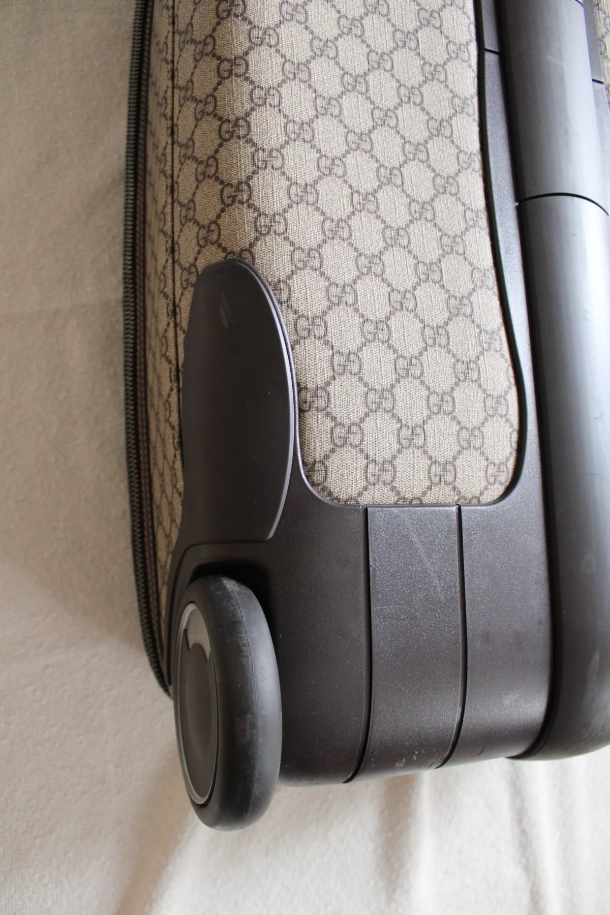 Gucci GG Supreme Suitcase