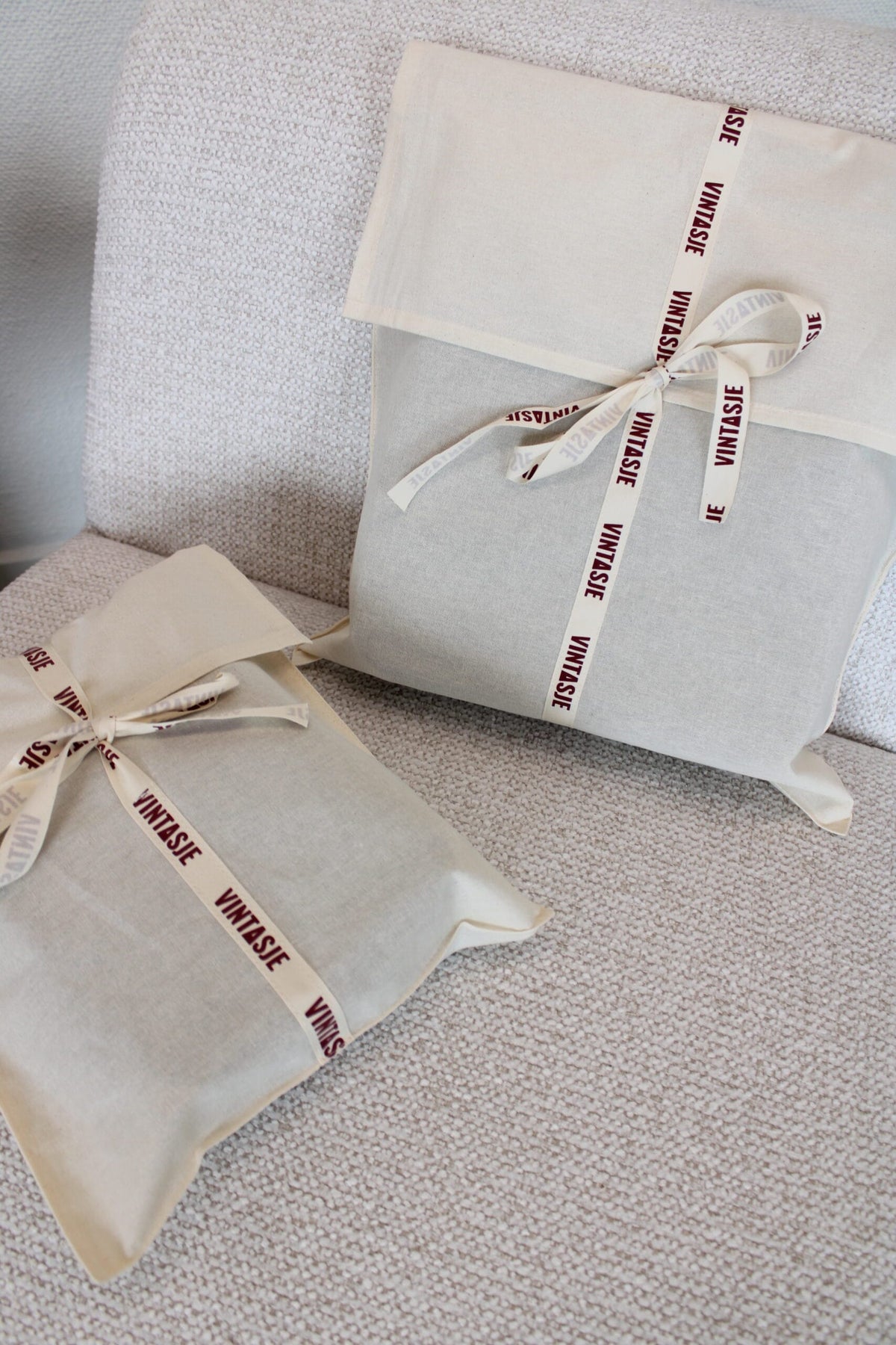 The Vintasje Dust Bag