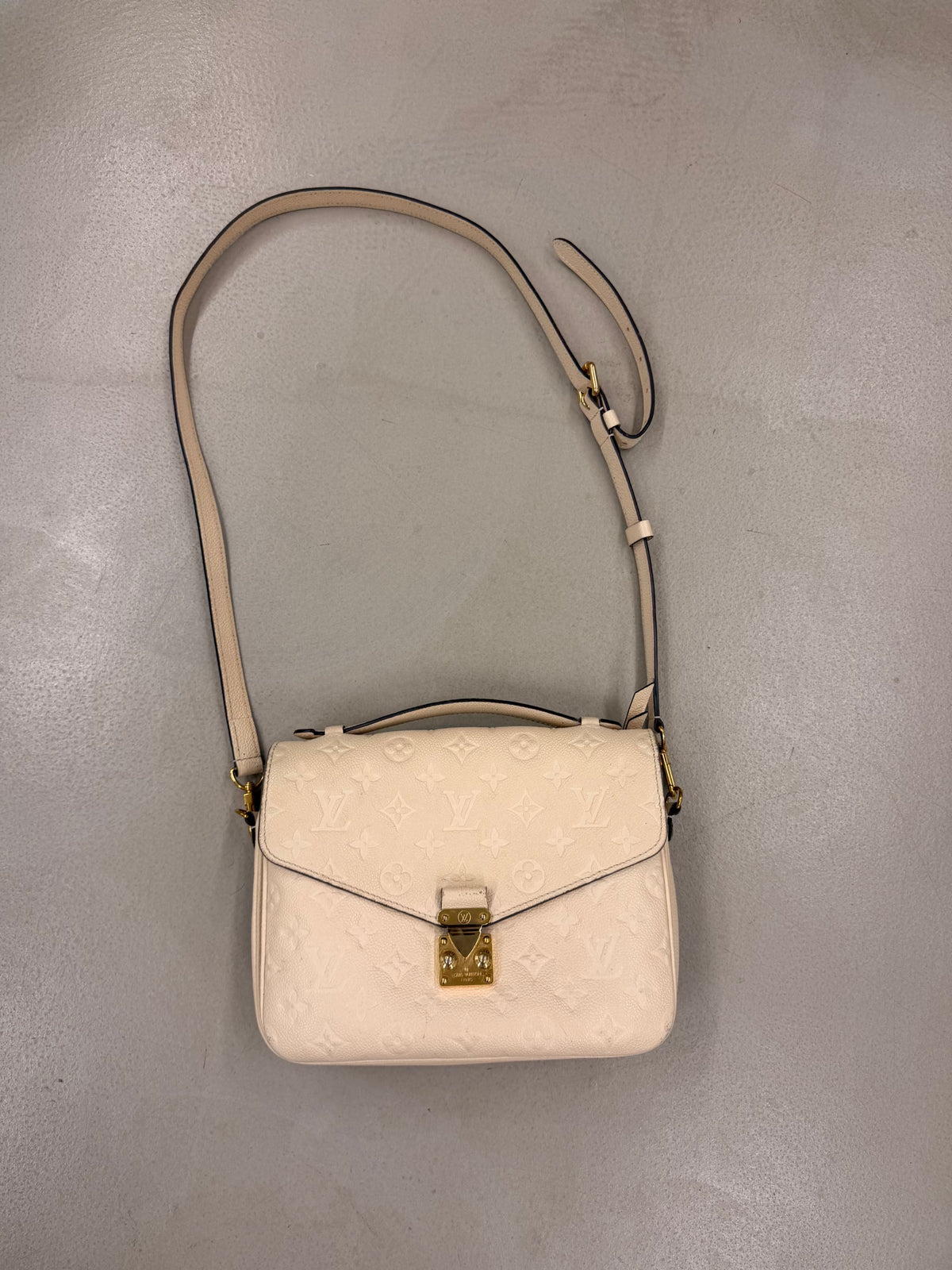 Louis Vuitton Pochette Métis Empreinte Creme