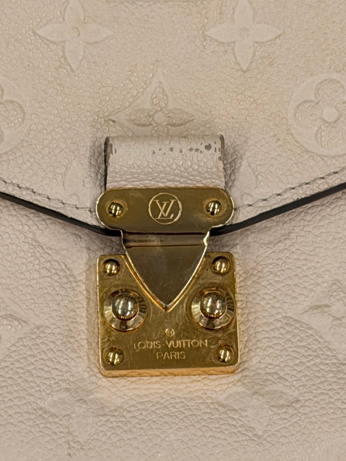 Louis Vuitton Pochette Métis Empreinte Creme