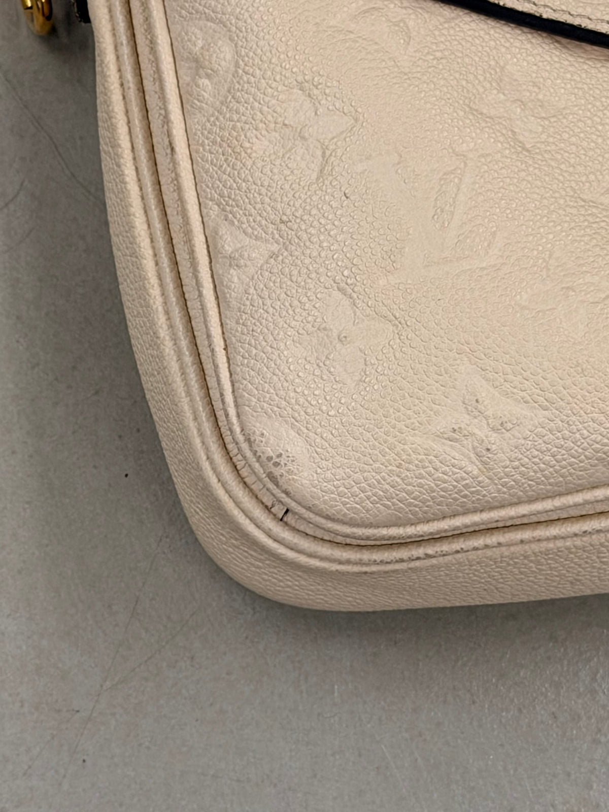 Louis Vuitton Pochette Métis Empreinte Creme