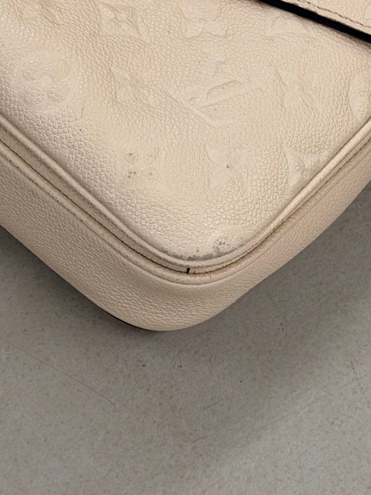 Louis Vuitton Pochette Métis Empreinte Creme