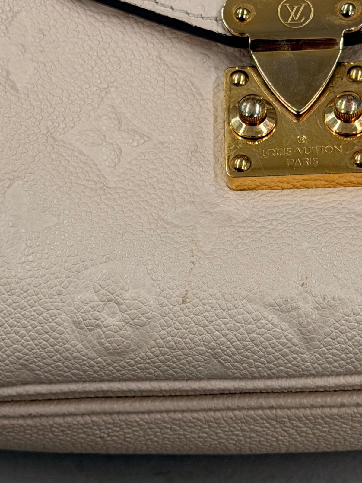 Louis Vuitton Pochette Métis Empreinte Creme