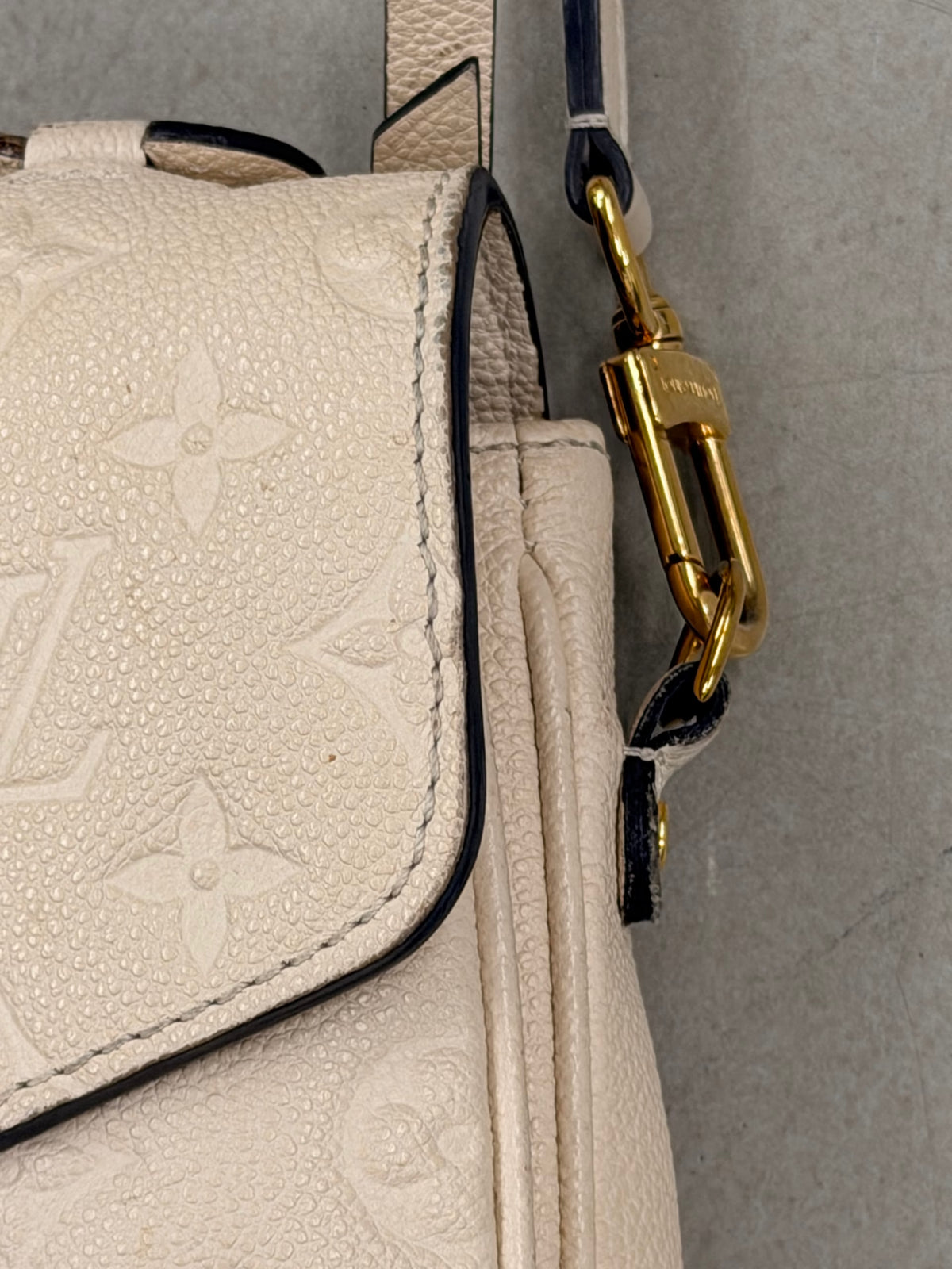 Louis Vuitton Pochette Métis Empreinte Creme