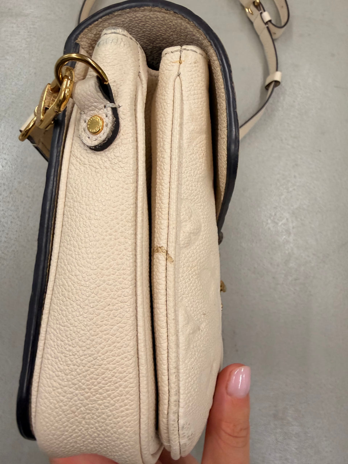 Louis Vuitton Pochette Métis Empreinte Creme