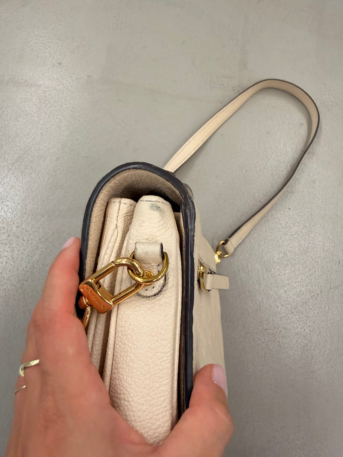 Louis Vuitton Pochette Métis Empreinte Creme