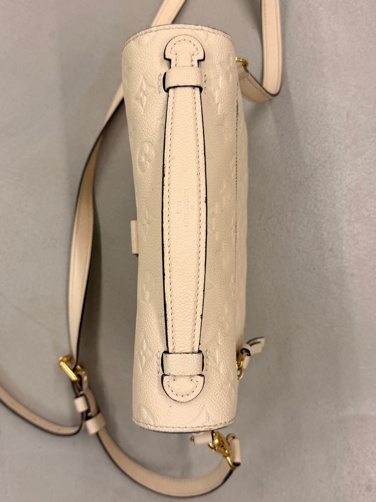 Louis Vuitton Pochette Métis Empreinte Creme