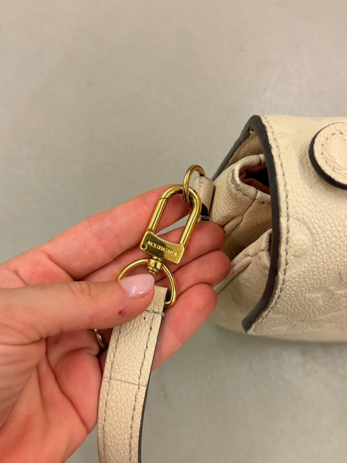 Louis Vuitton Pochette Métis Empreinte Creme