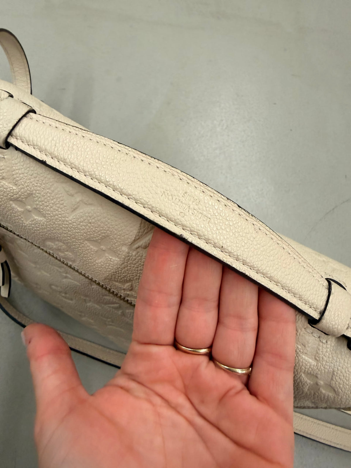 Louis Vuitton Pochette Métis Empreinte Creme