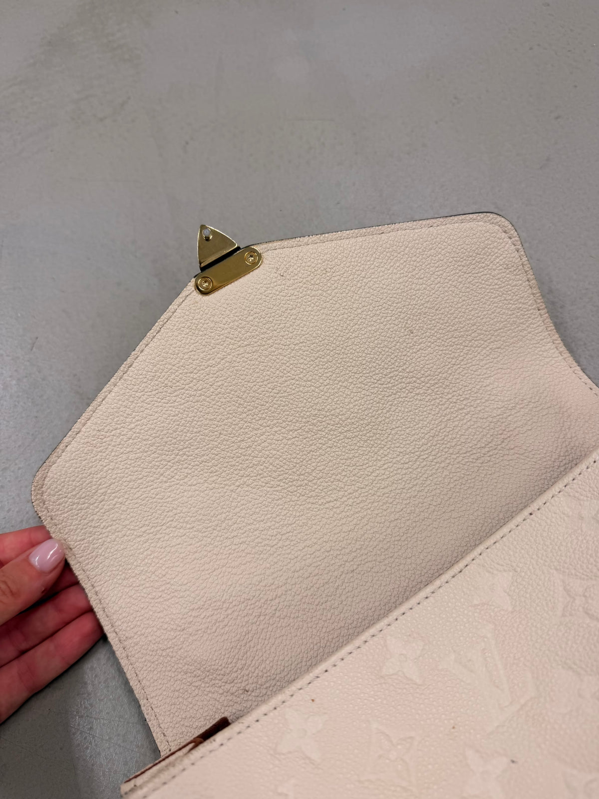 Louis Vuitton Pochette Métis Empreinte Creme