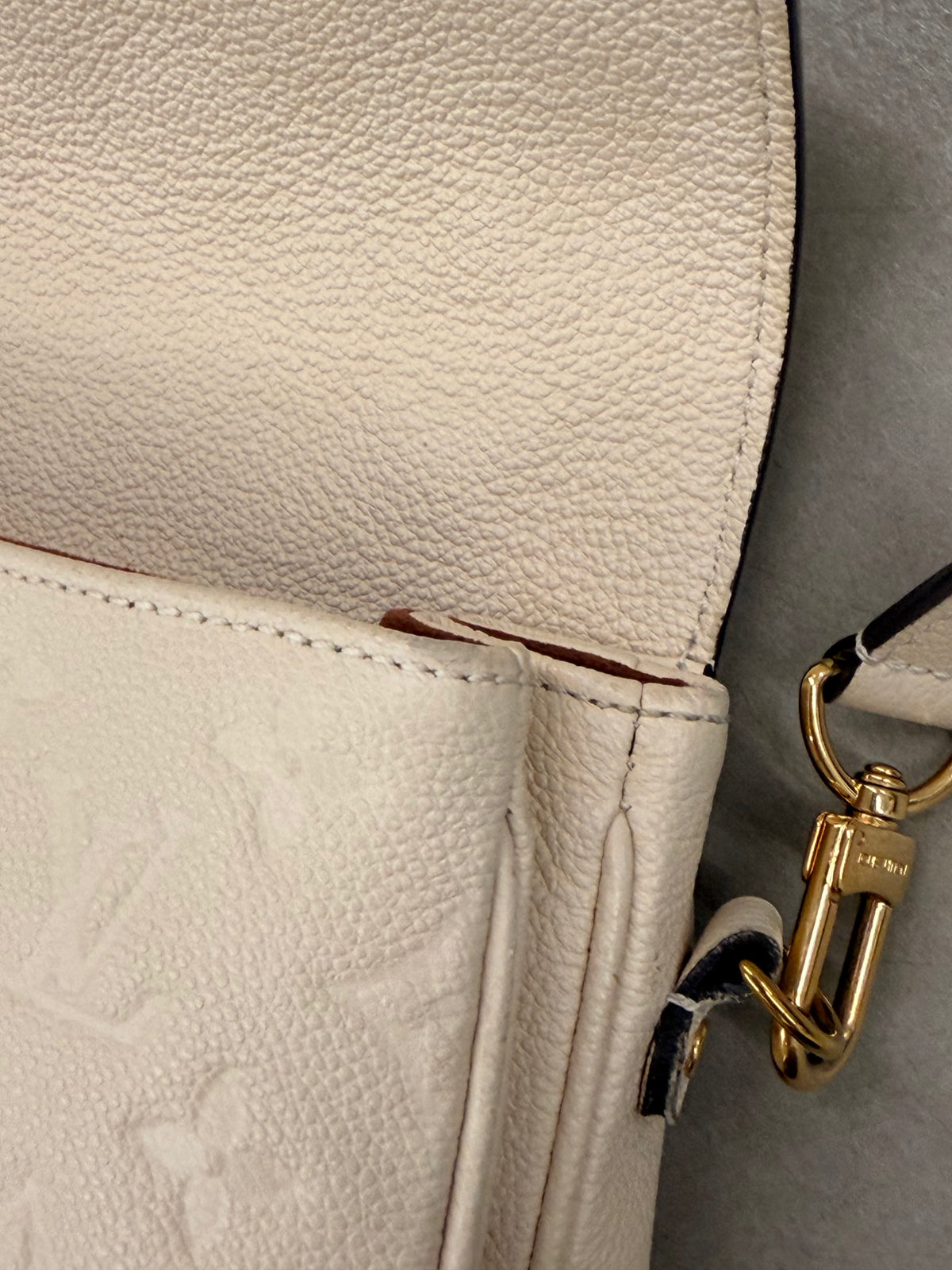 Louis Vuitton Pochette Métis Empreinte Creme