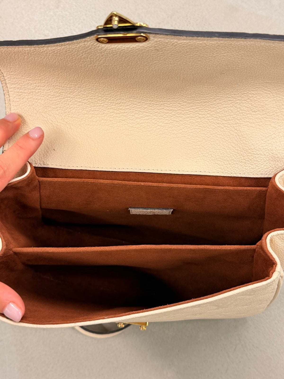Louis Vuitton Pochette Métis Empreinte Creme