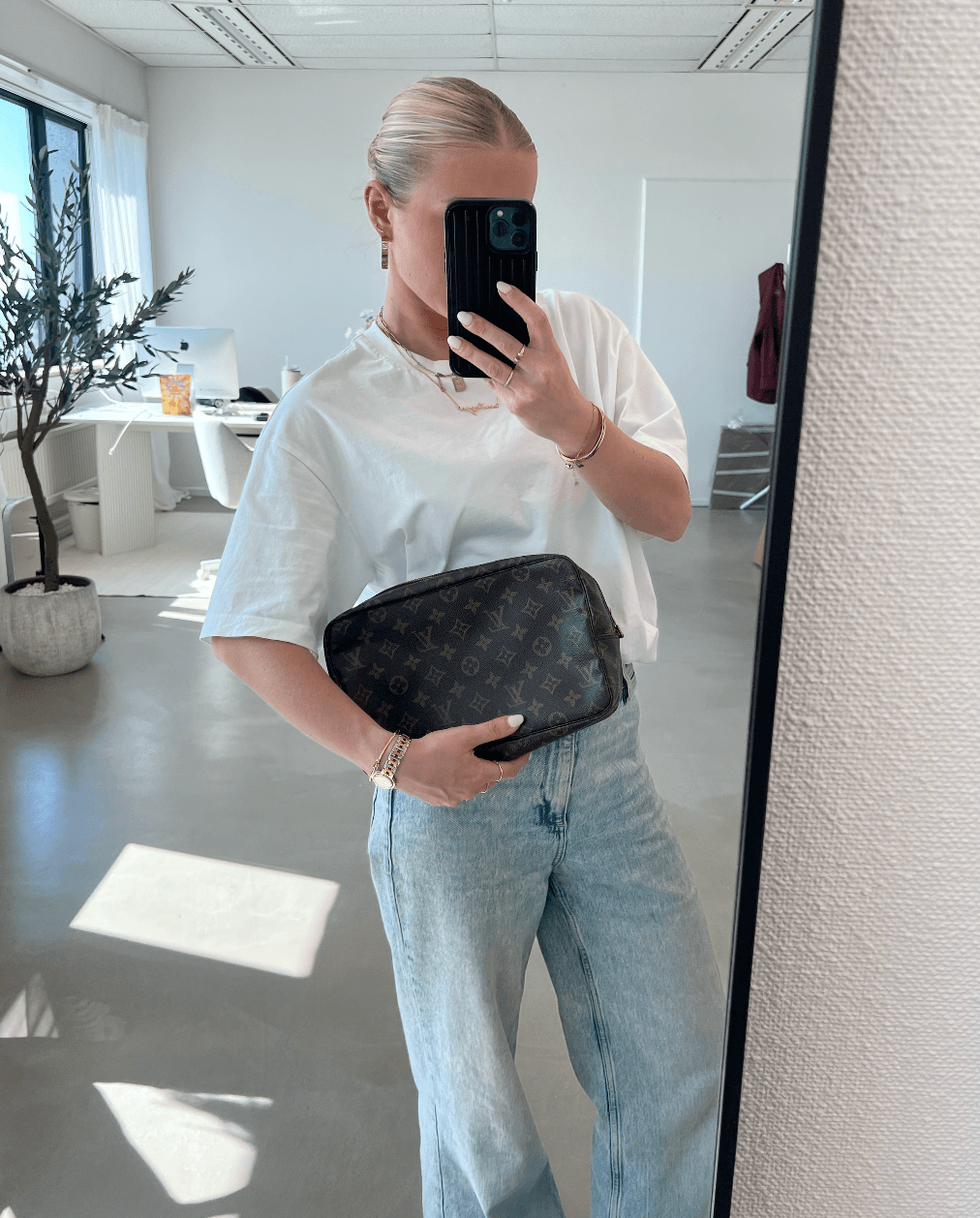 Louis Vuitton Toiletry Pouch 28