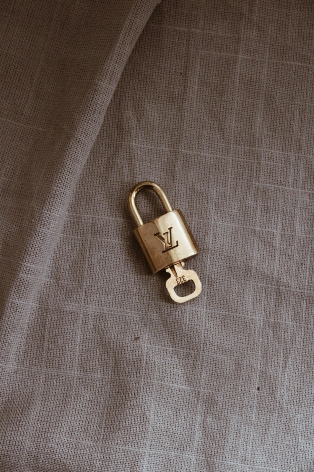Louis Vuitton Padlock & Keys – purchasegarments