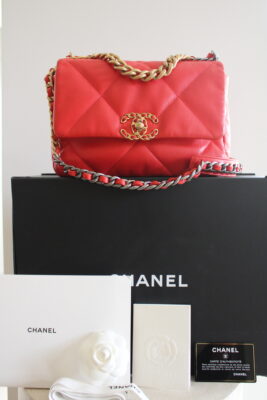 Preloved Chanel 19 bag