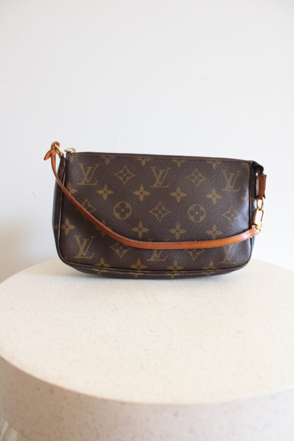 LV Pochette