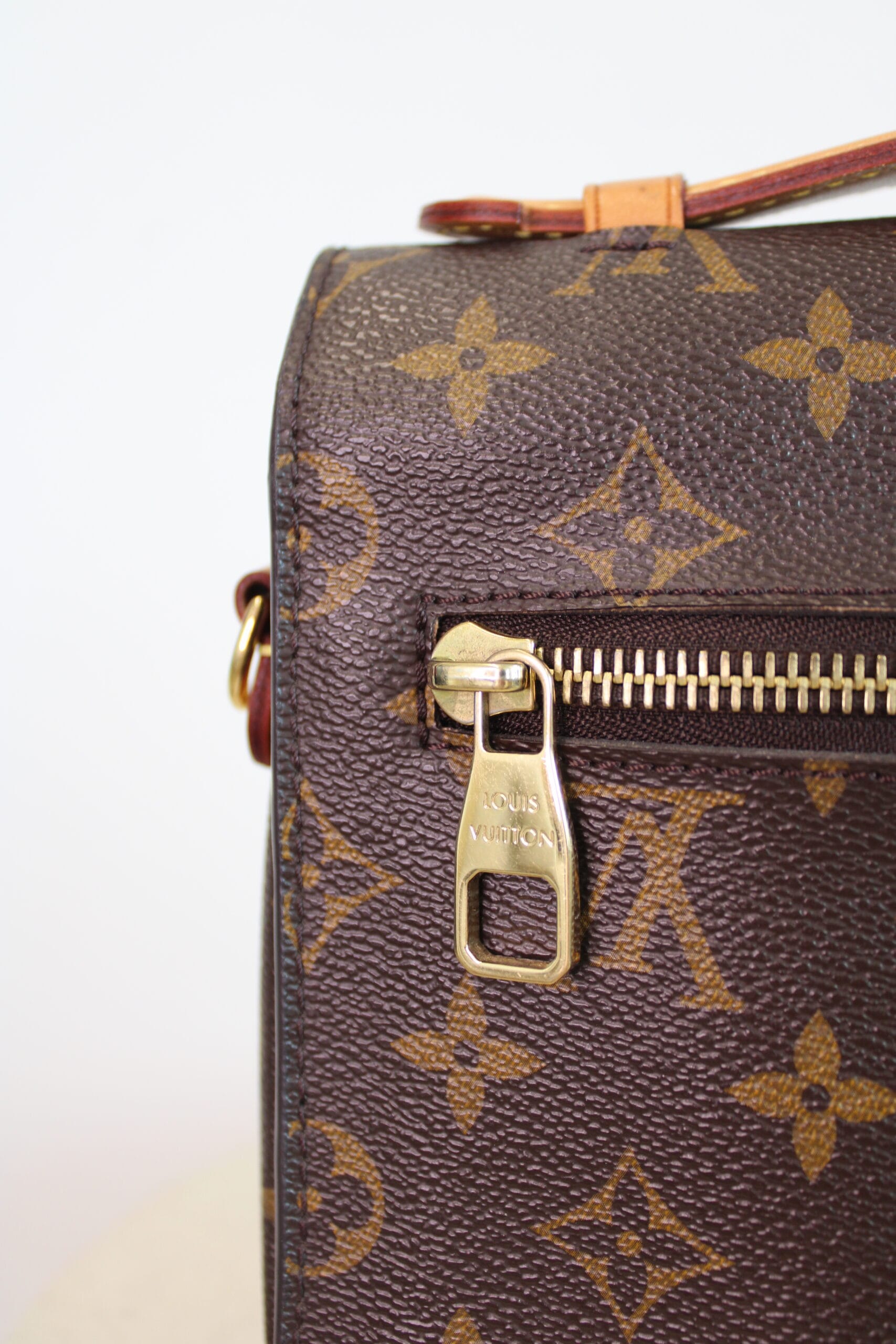 Louis Vuitton Pochette Métis - Image 9