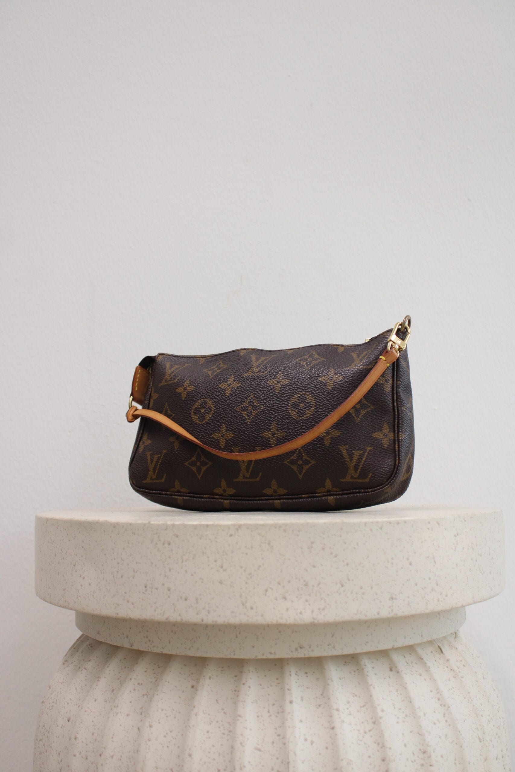 Louis Vuitton Pochette - Image 2