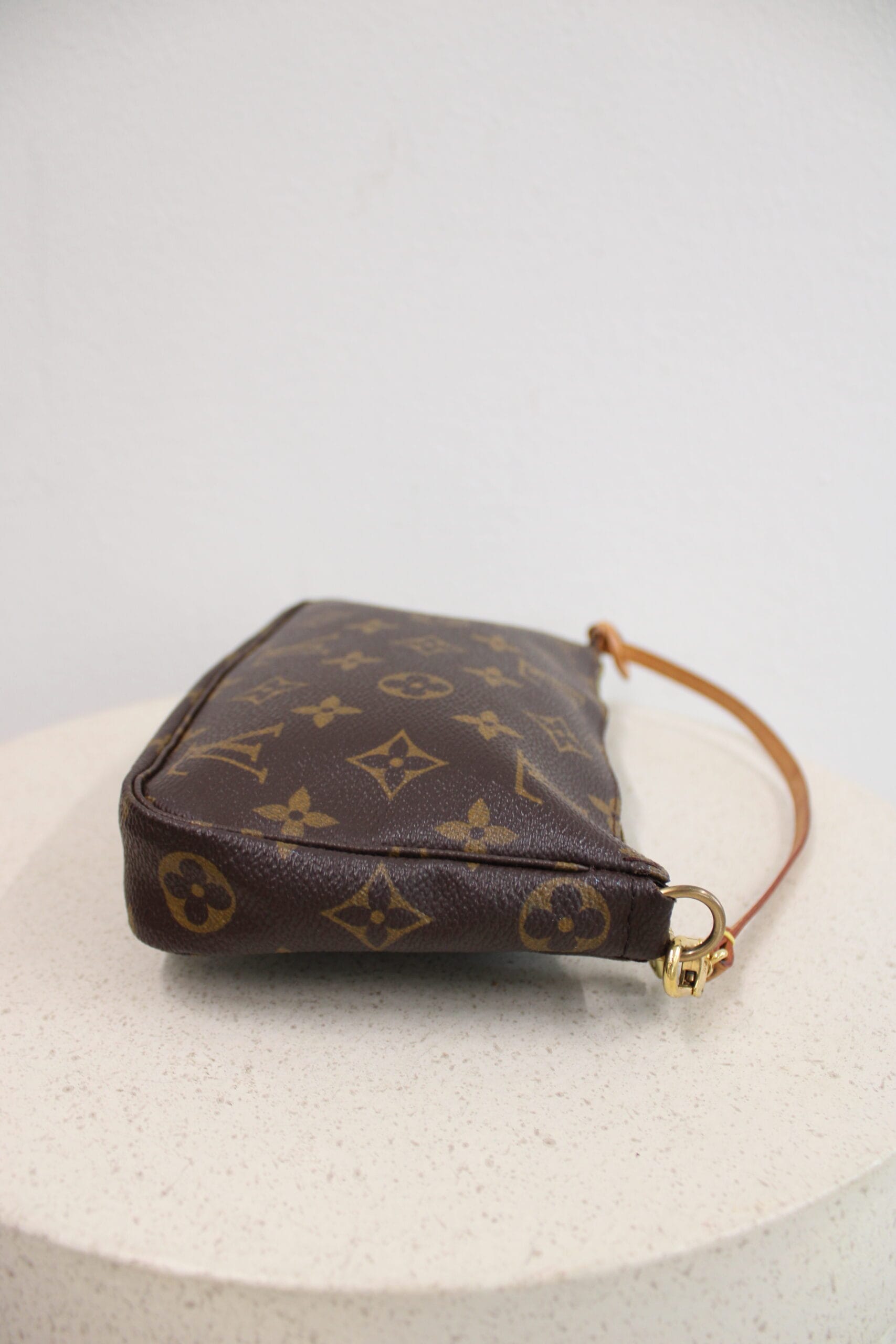Louis Vuitton Pochette - Image 6