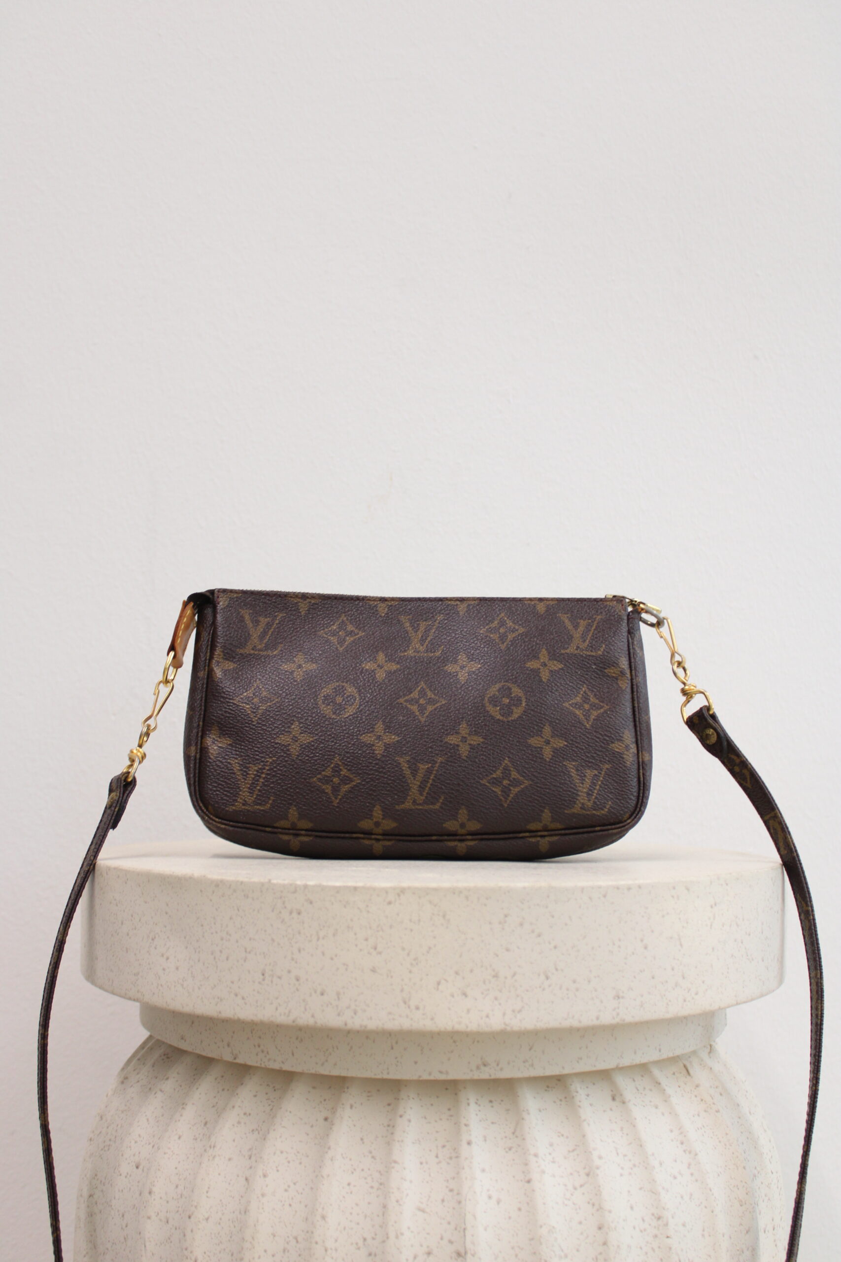 Leather Strap Louis Vuitton Monogram Crossbody Pochette Leather