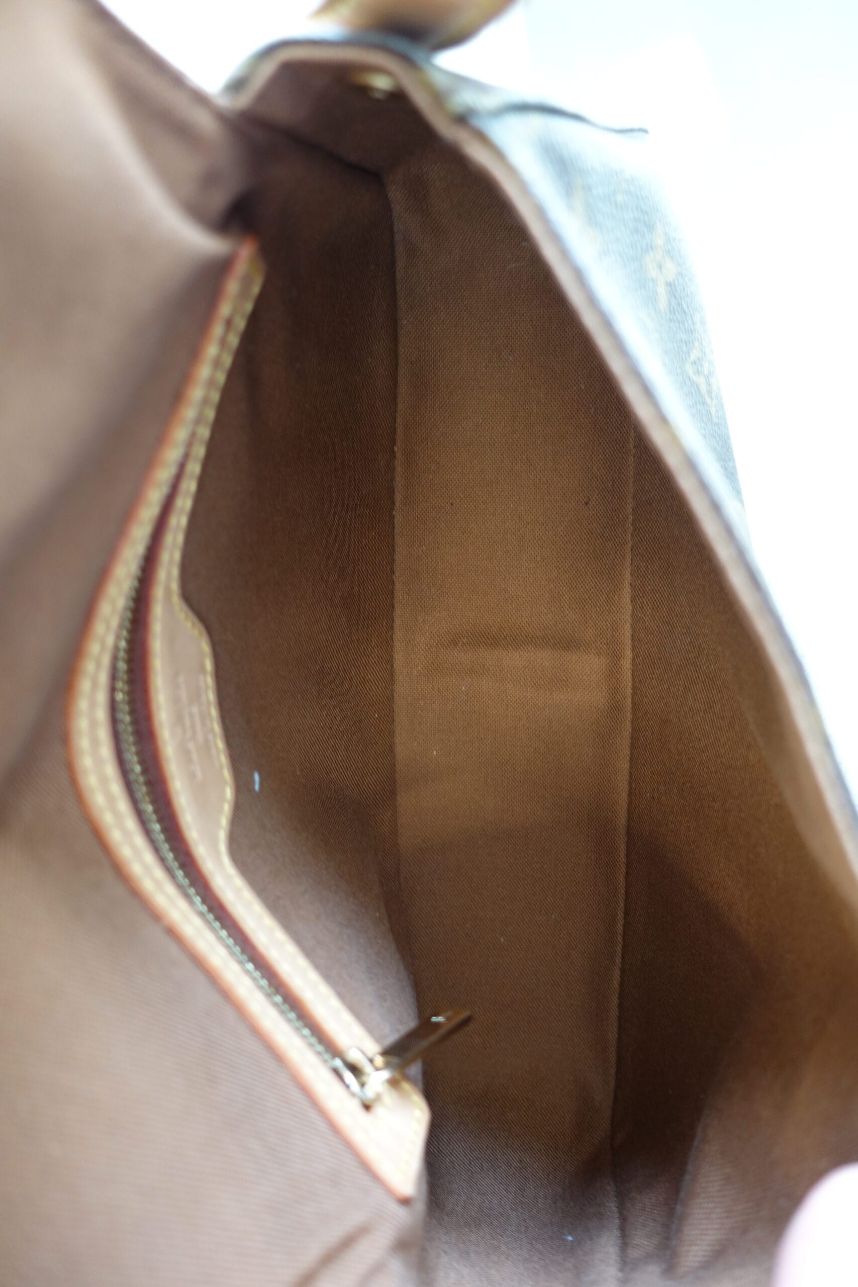 Louis Vuitton Looping PM - Image 11