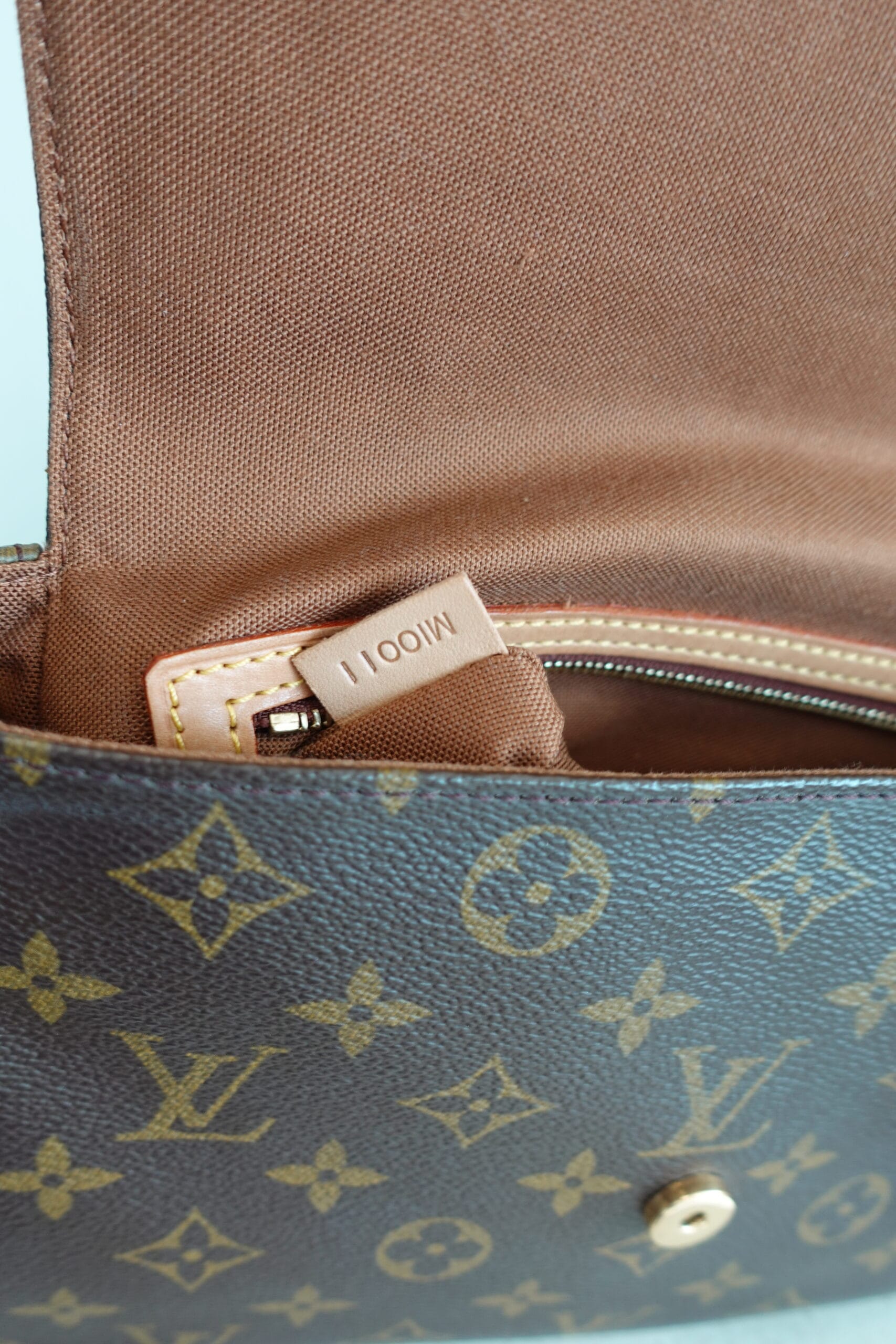 Louis Vuitton Looping PM - Image 13