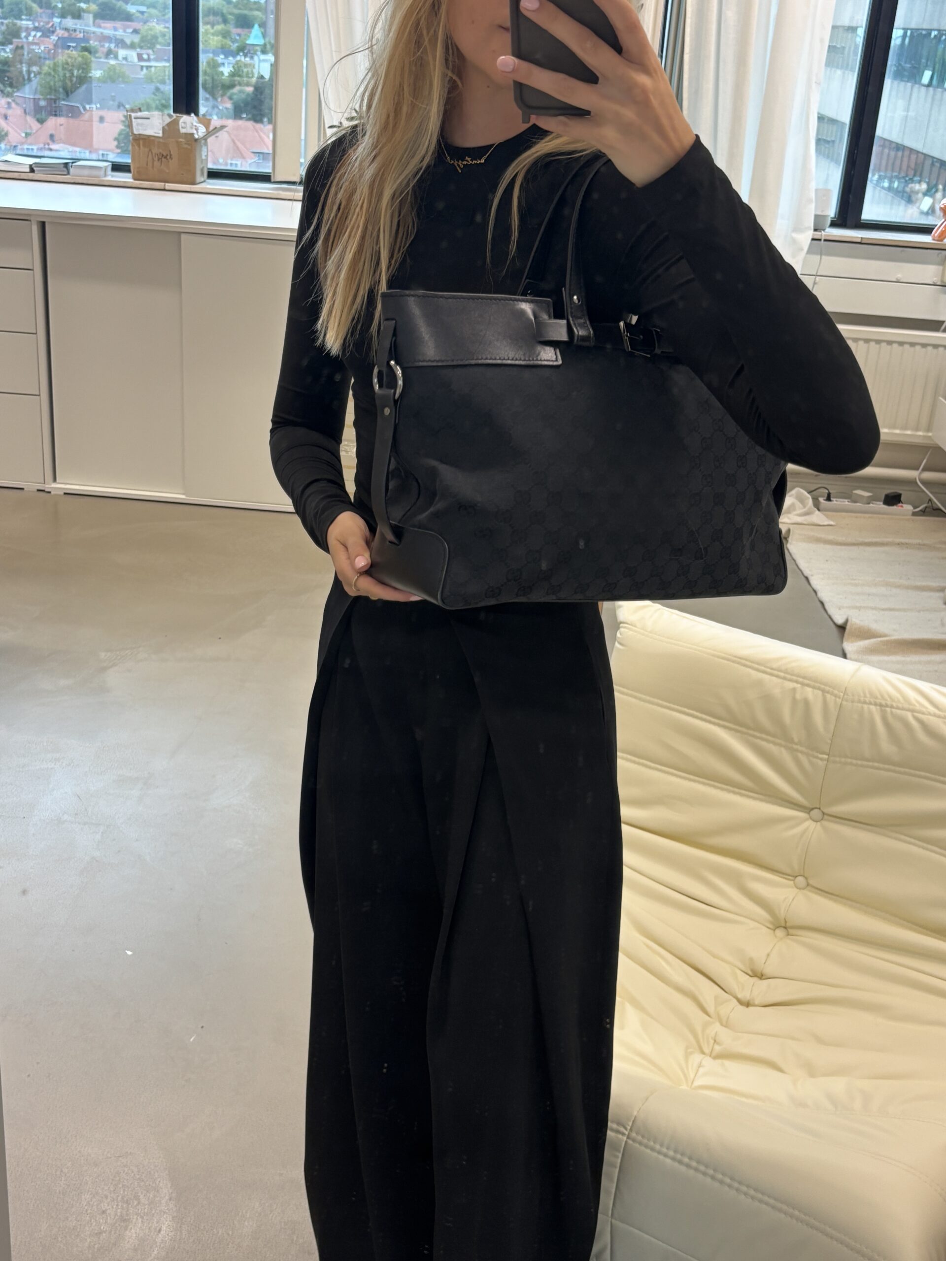 Gucci Horizontal Tote Buckle Black - Image 4