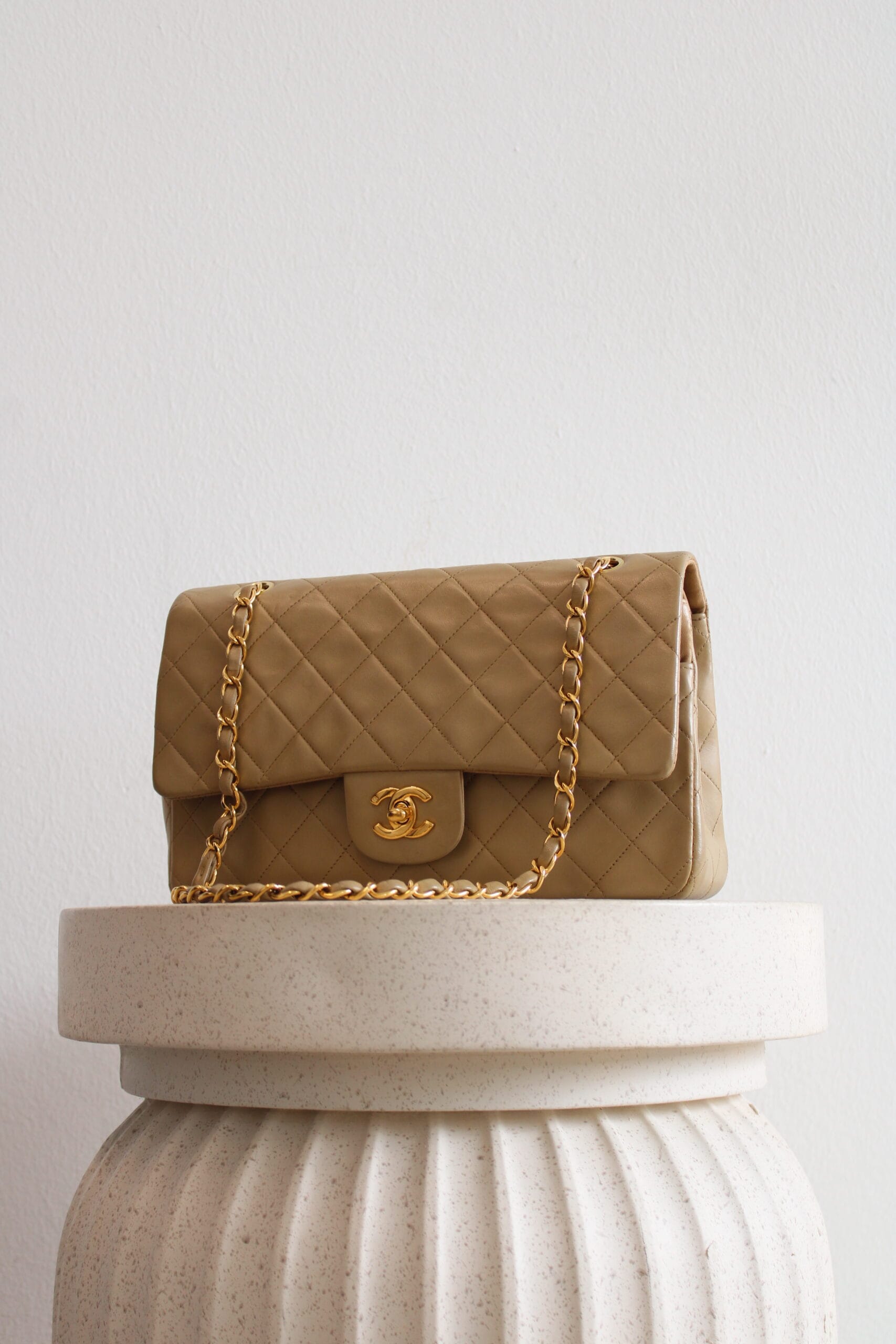 Chanel Double Flap Bag Medium Beige - Image 4