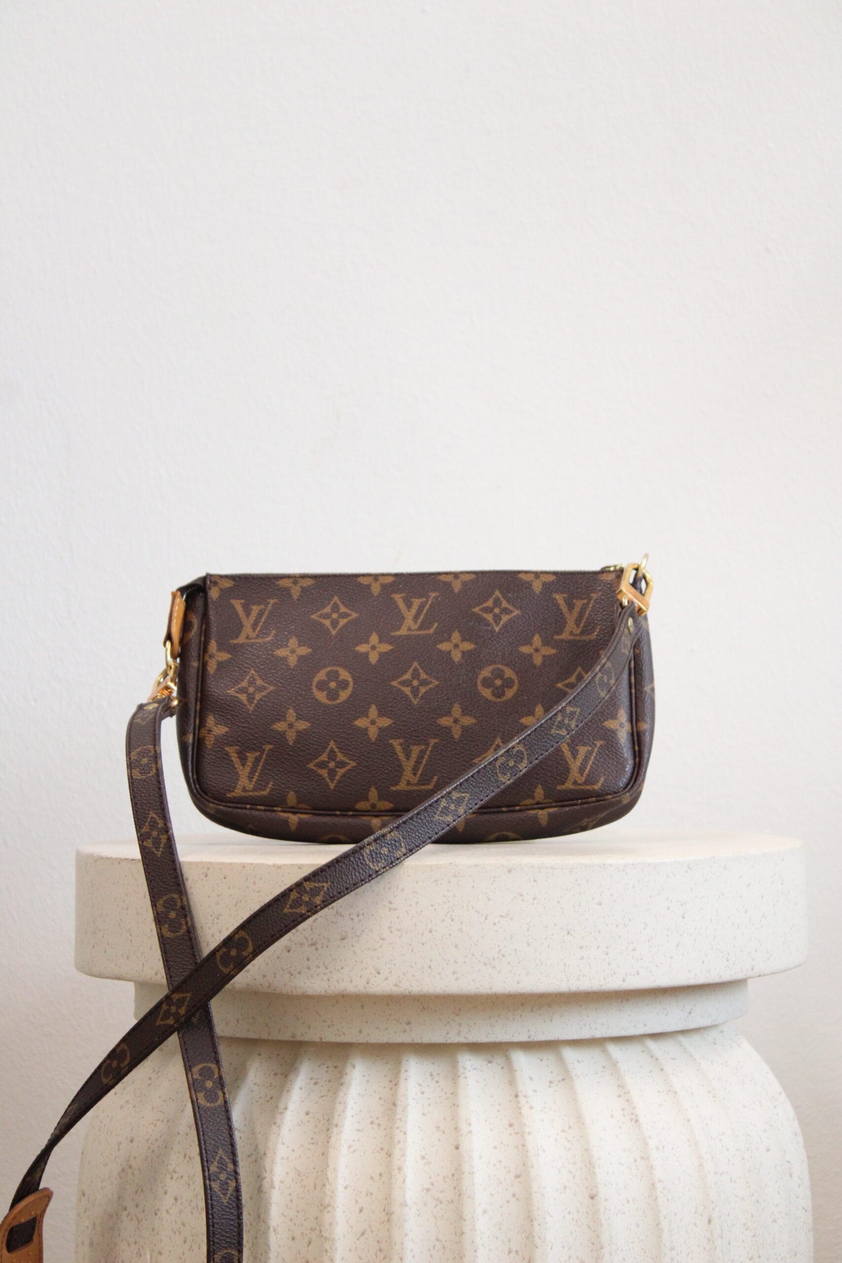 Louis Vuitton Pochette Crossbody - Image 2