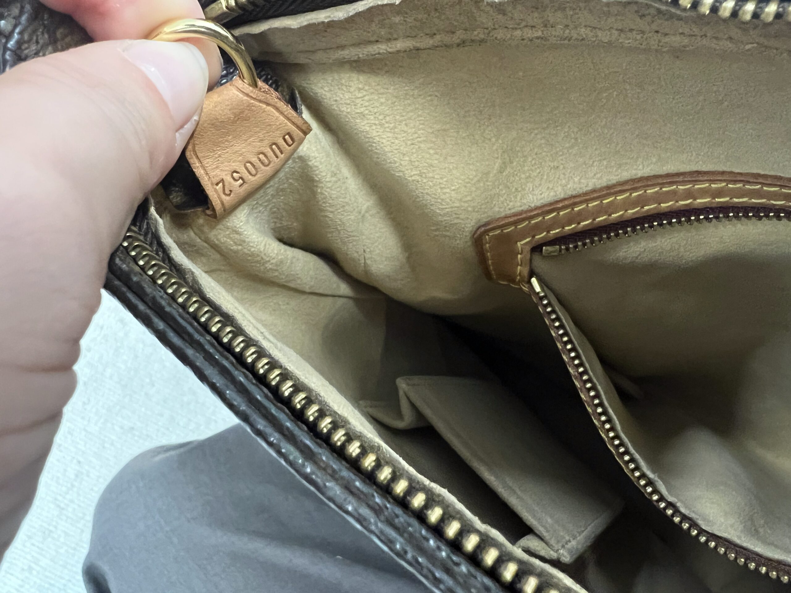 Louis Vuitton Looping GM - Image 10