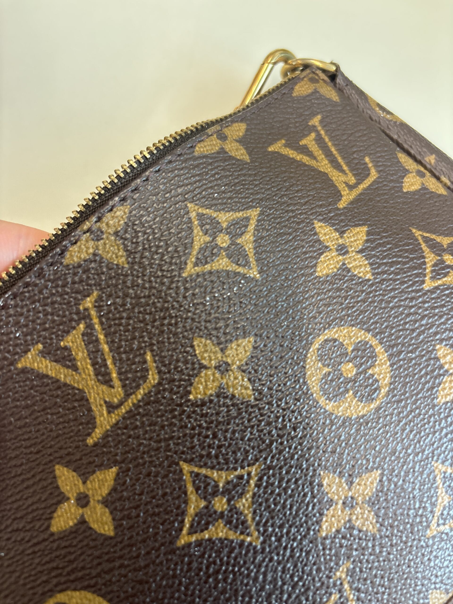 Louis Vuitton Pochette Crossbody - Image 12