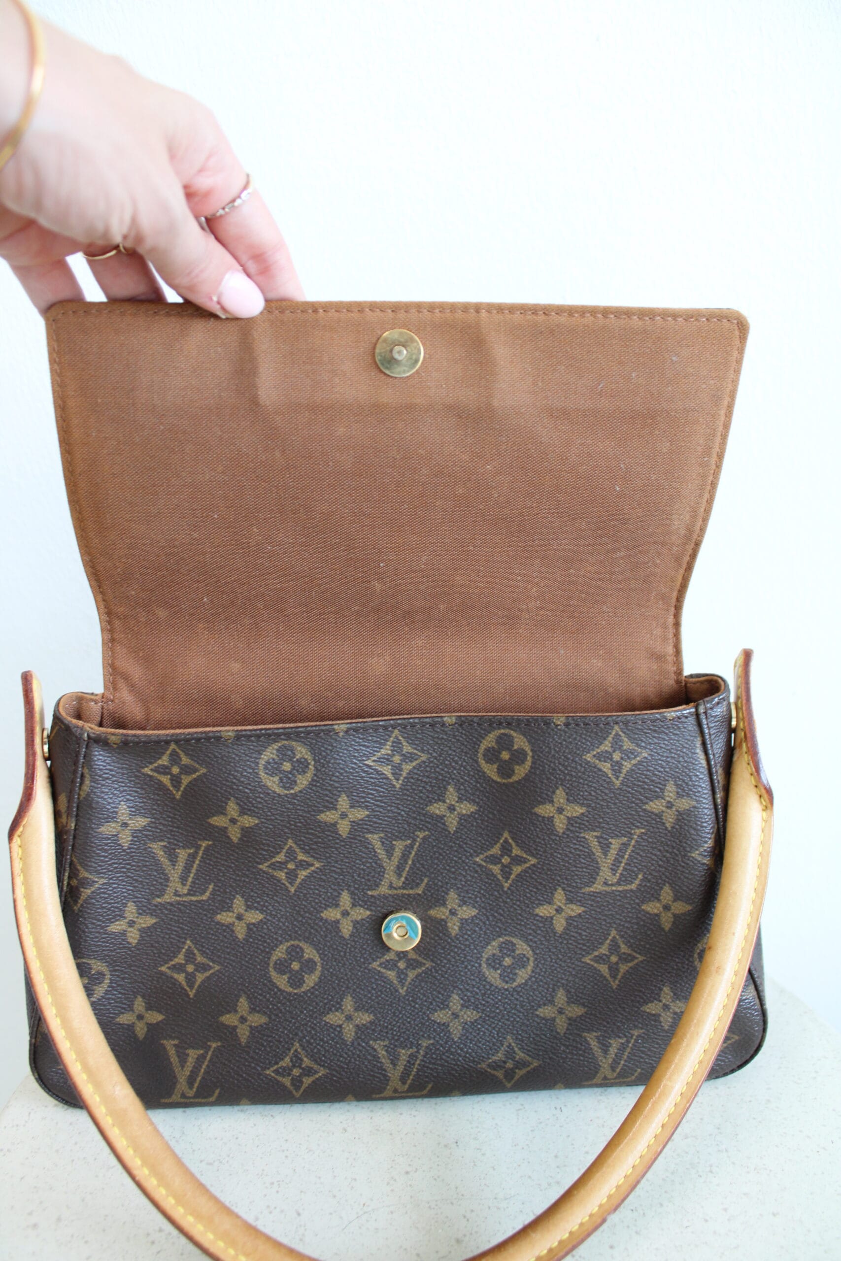 Louis Vuitton Looping PM - Image 11