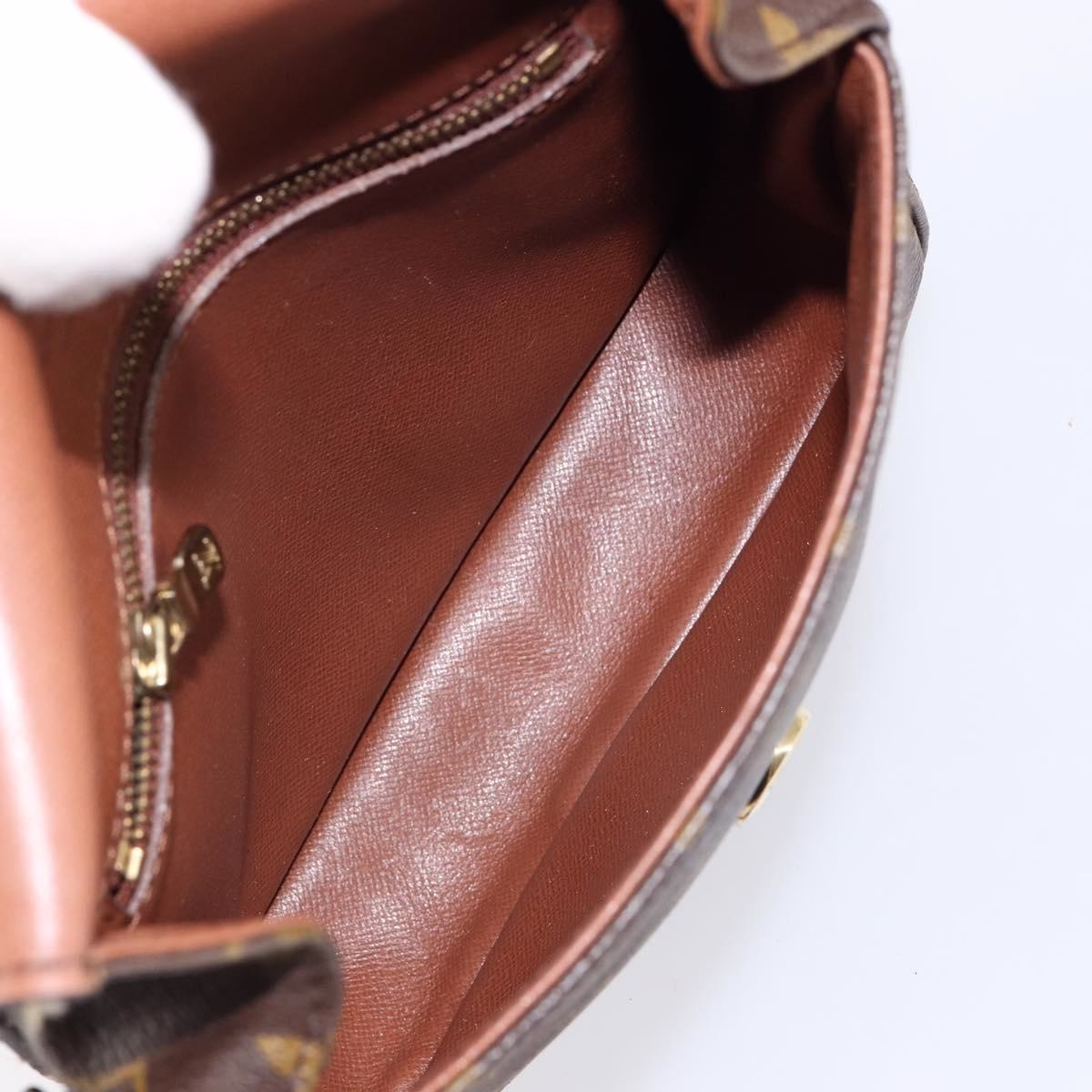 Louis Vuitton Saint Cloud MM - Image 13