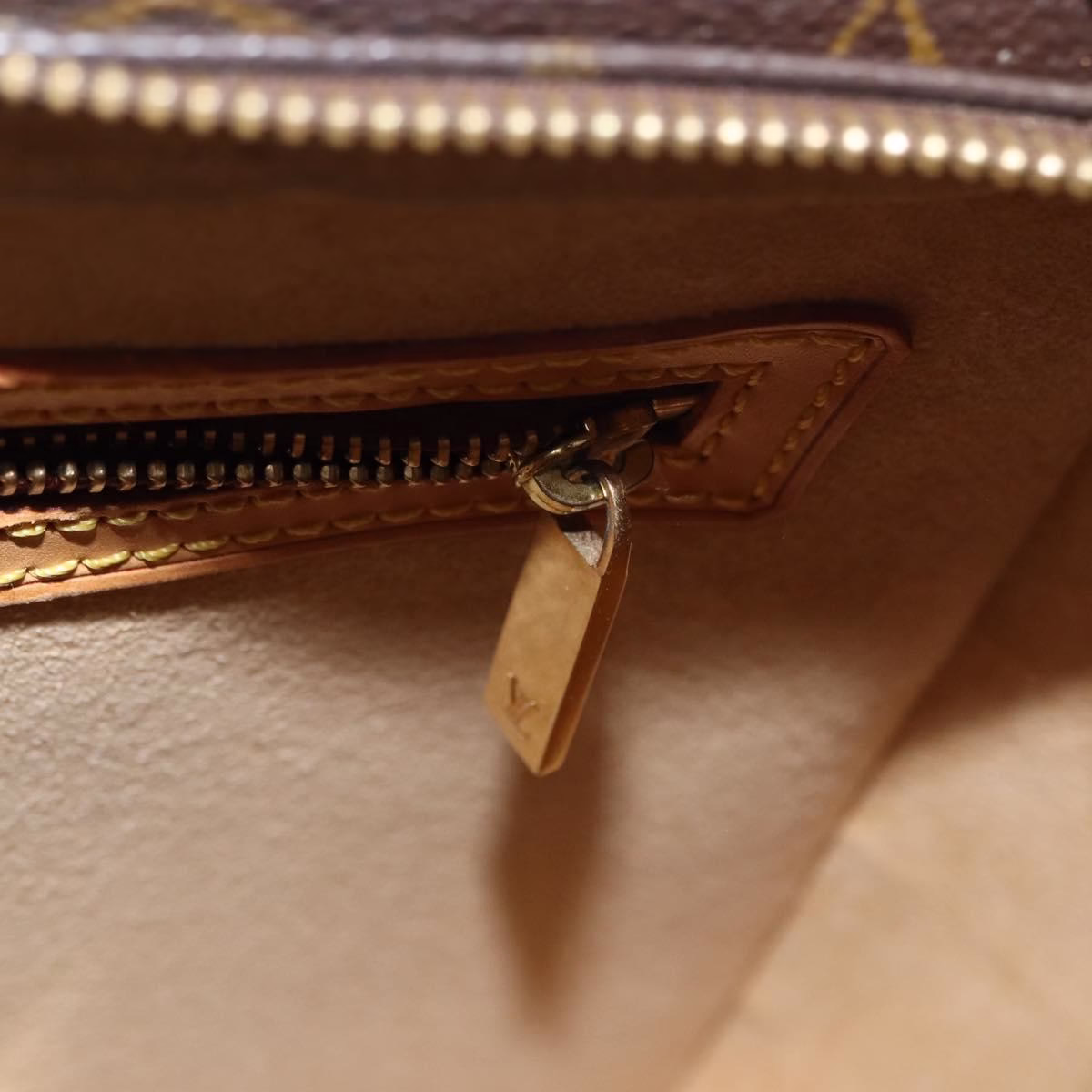 Louis Vuitton Looping MM - Image 16
