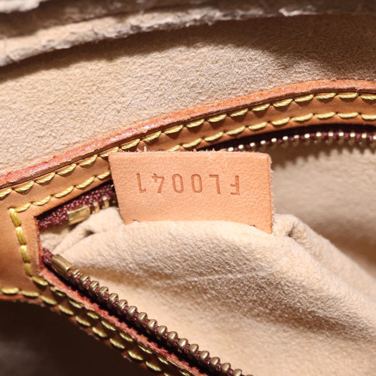 Louis Vuitton Looping MM - Image 16