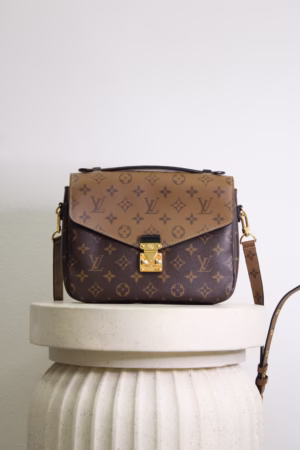 Louis Vuitton Pochette Métis Reverse