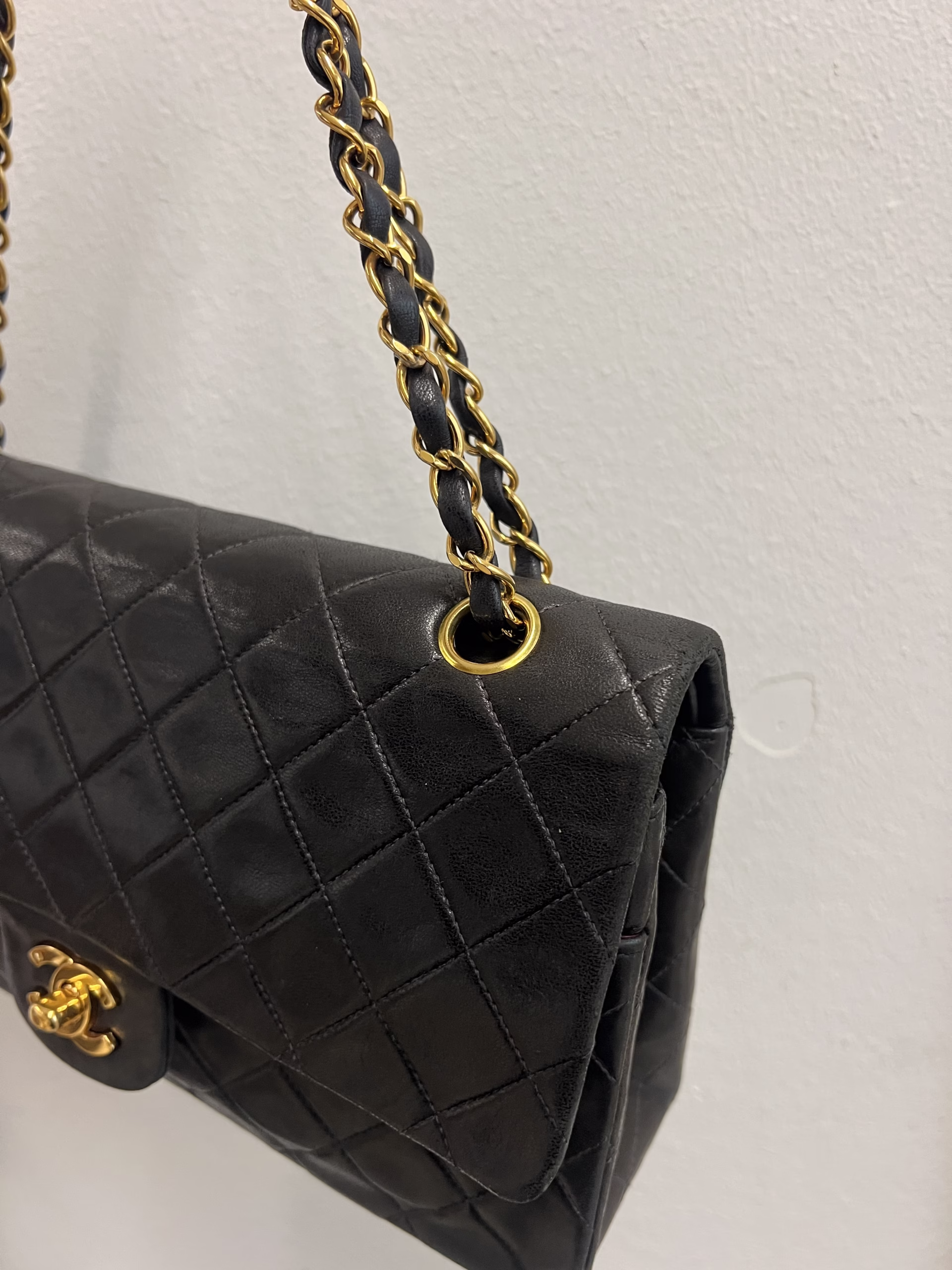 Chanel Double Flap Bag Medium Black - Image 8