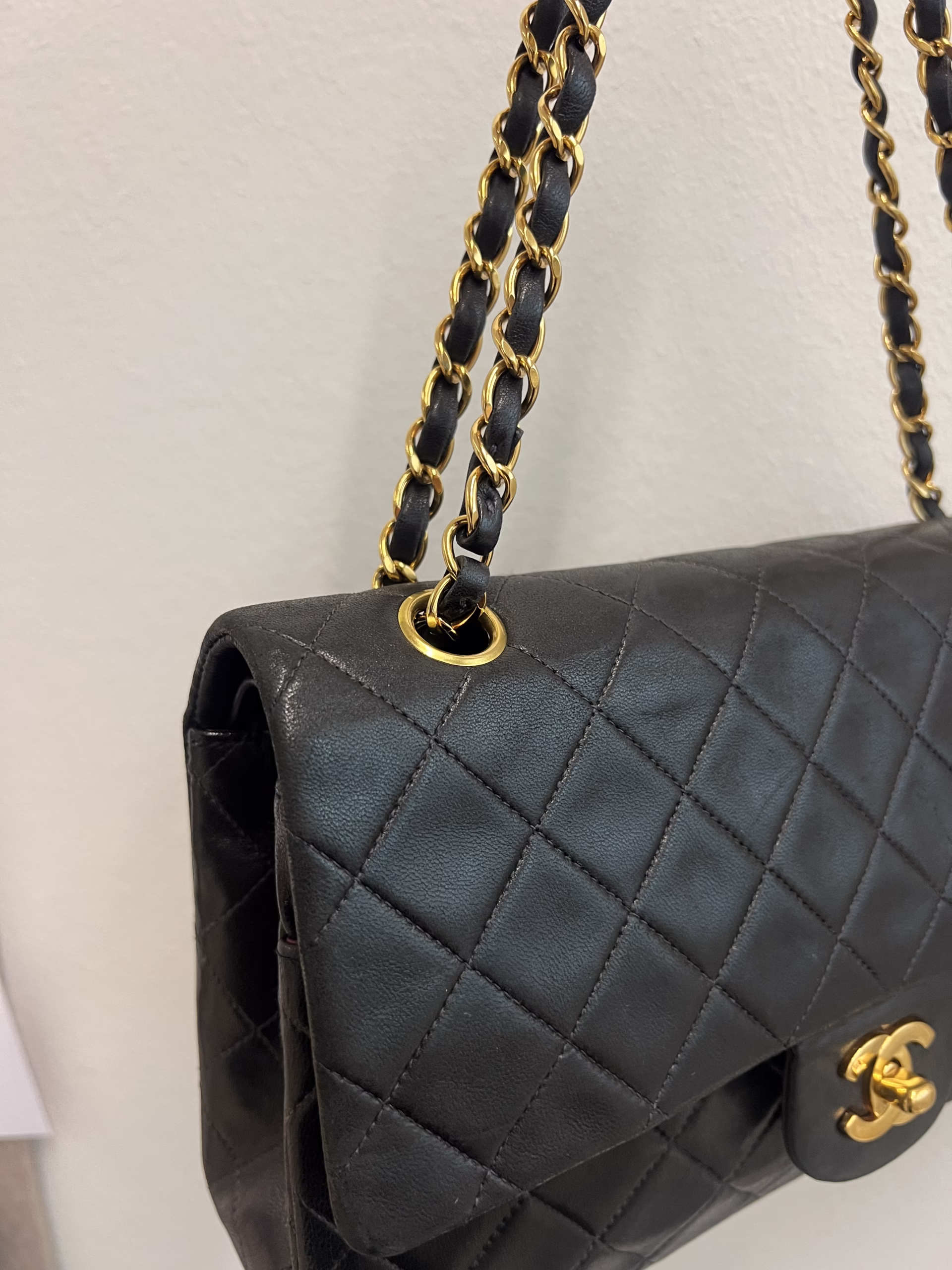Chanel Double Flap Bag Medium Black - Image 9