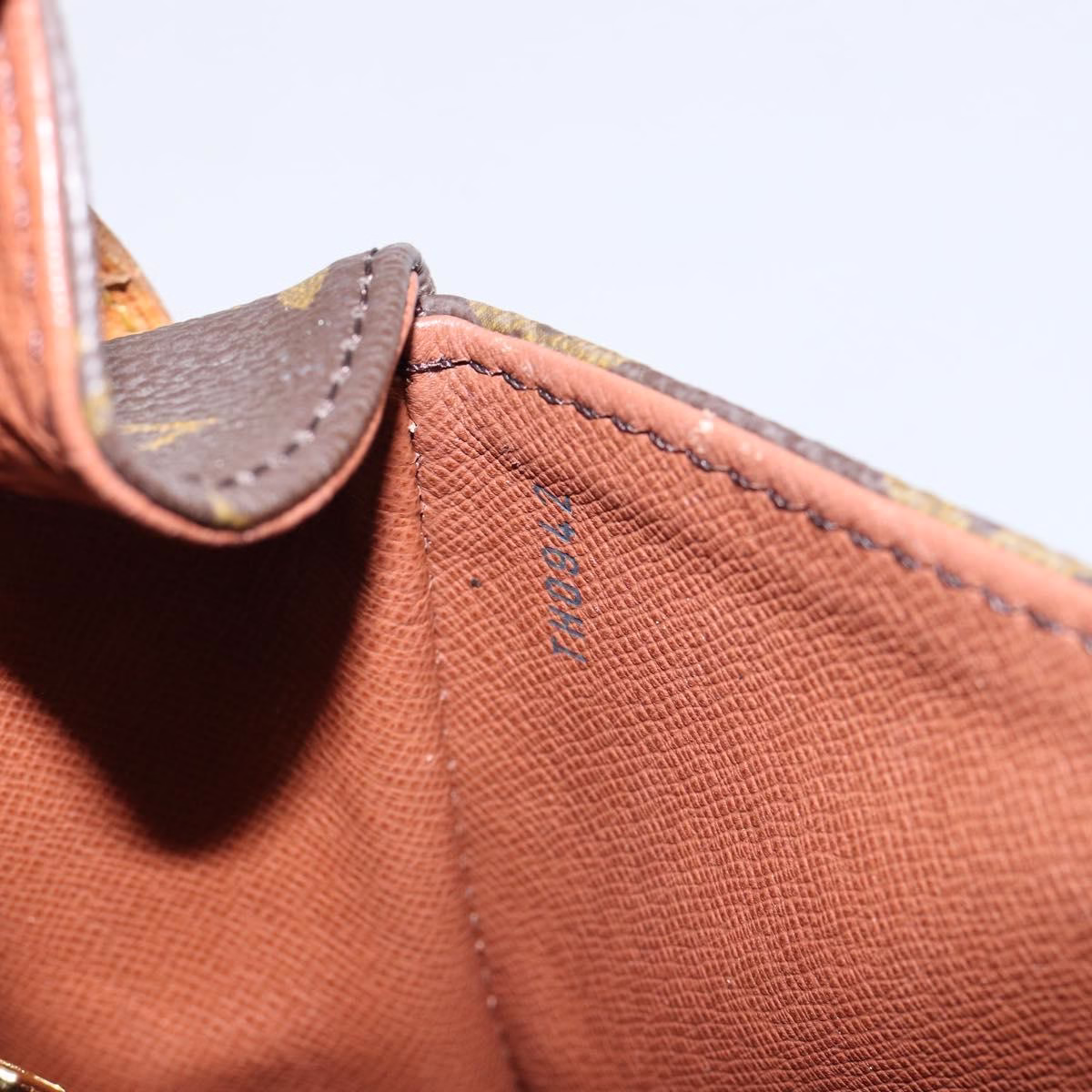 Louis Vuitton Saint Cloud GM - Image 12