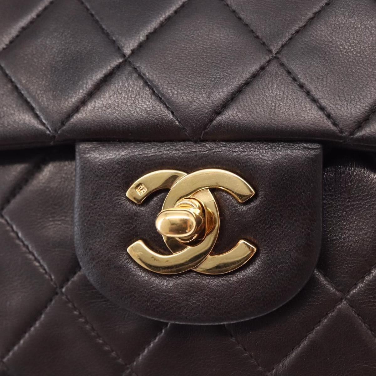 Chanel Double Flap Bag Medium Black - Image 17