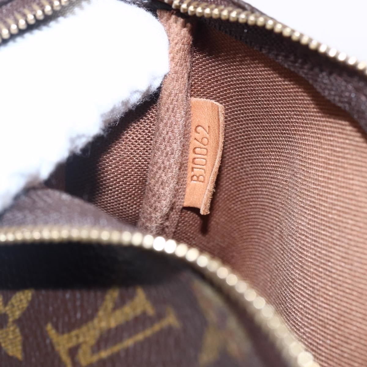 Louis Vuitton Pochette Crossbody - Image 14