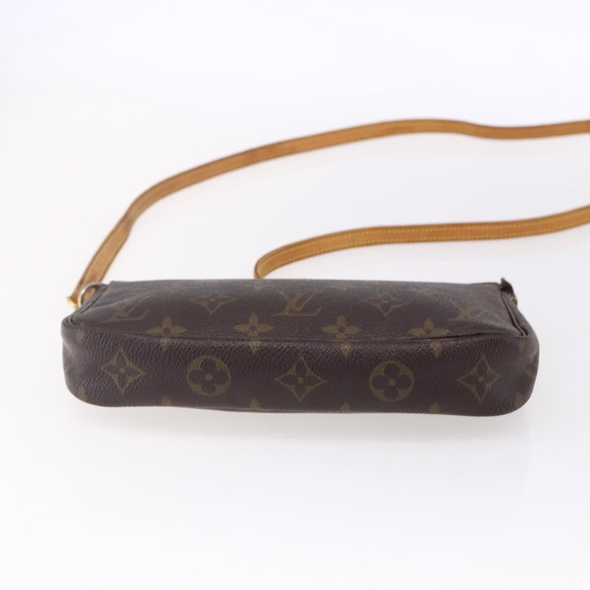 Louis Vuitton Pochette Crossbody - Image 9
