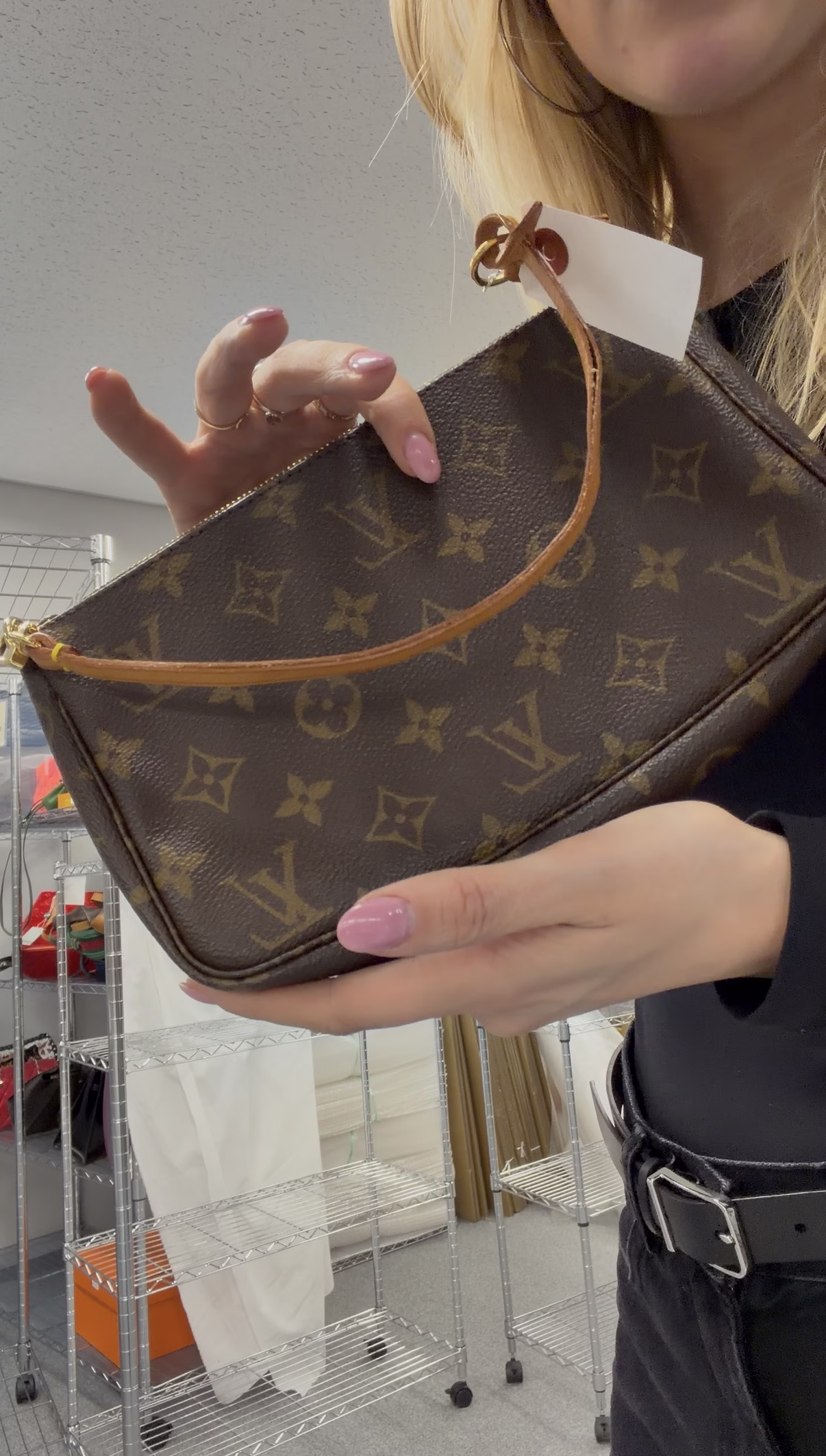Louis Vuitton Pochette AR1919