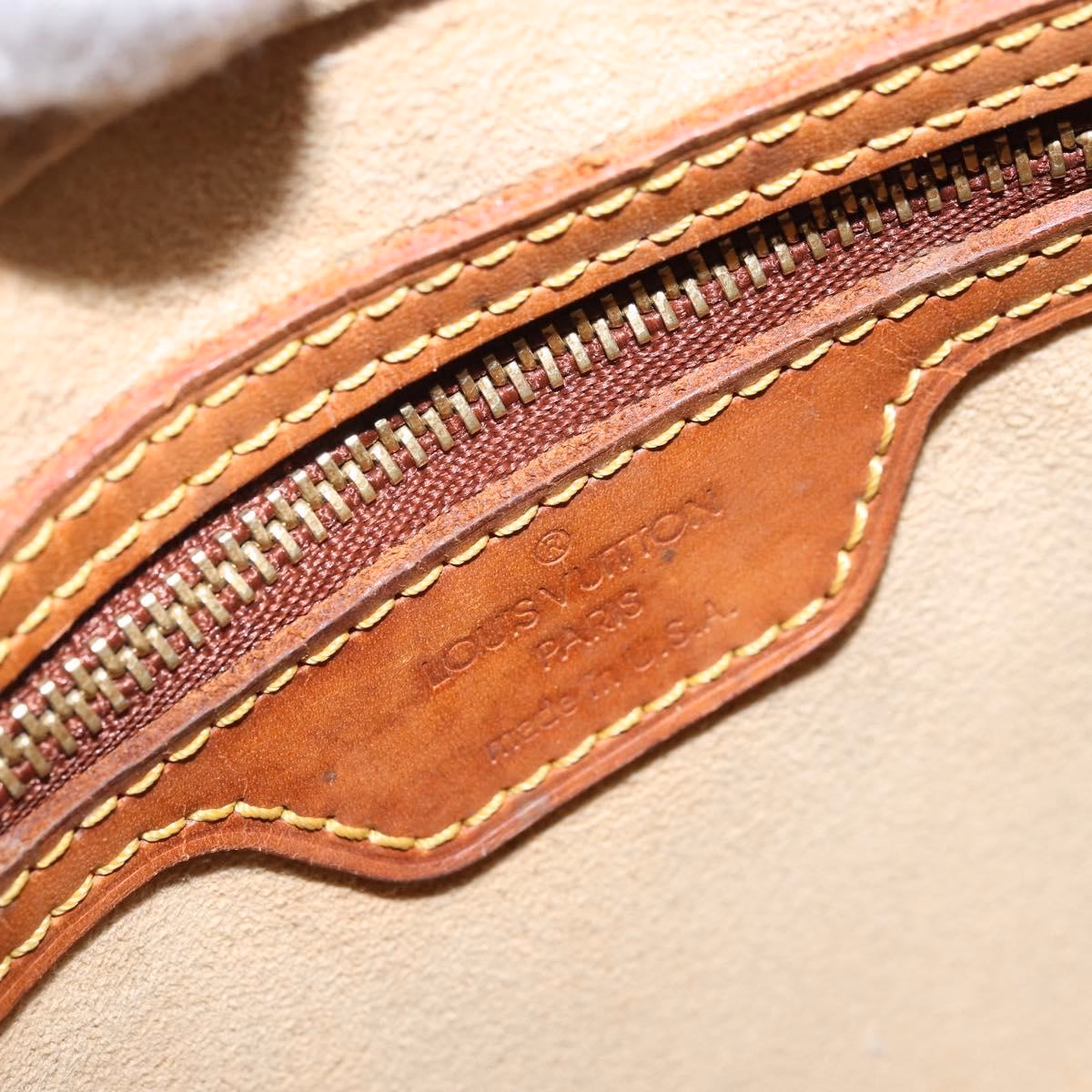 Louis Vuitton Looping MM - Image 12
