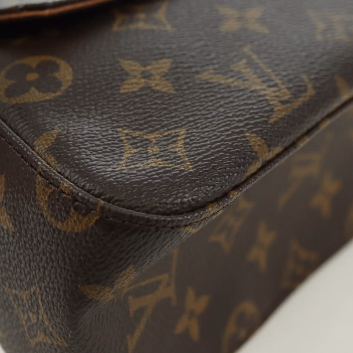 Louis Vuitton Looping PM - Image 15